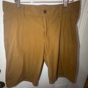 lululemon athletica Men's Chestnut Flat-Front Shorts